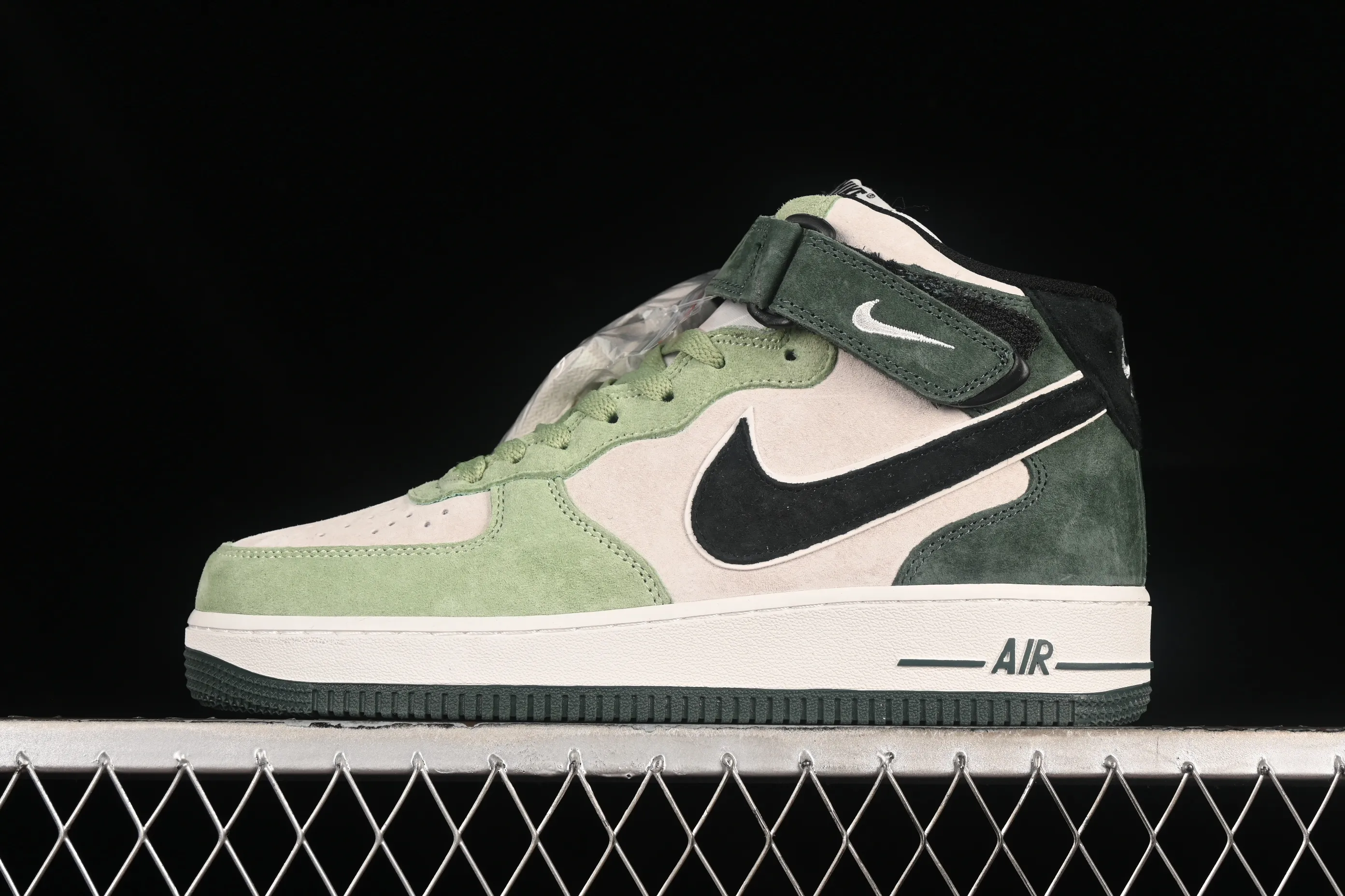 All categories Nk Air Force 1 Air Force series Nk Air Force 1 Mid Air Force mid-top Nk Air Force 1'07 Mid black military green Air Force One mid-top casual sneakers CG9908-103